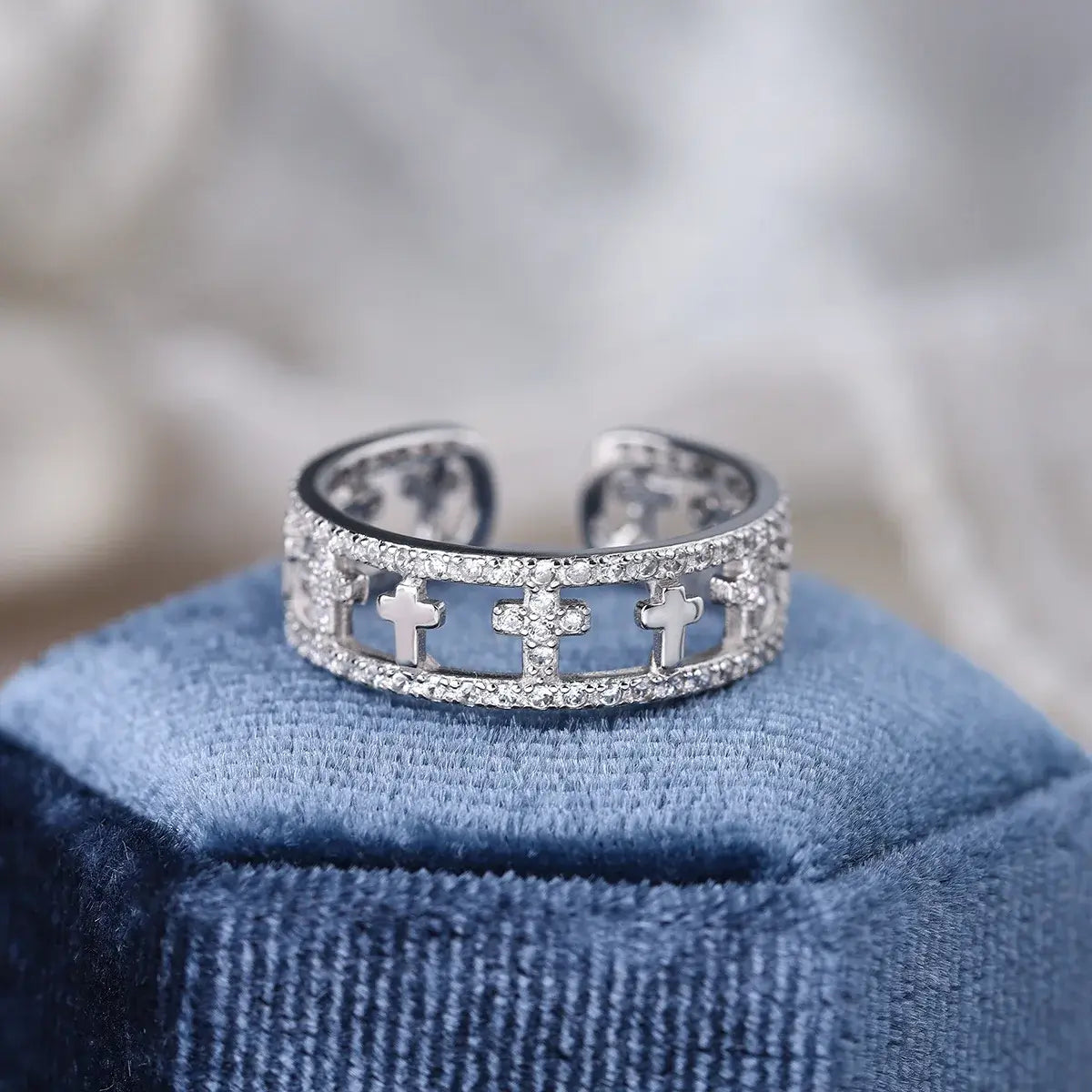 Double-ring with Christian cross and diamonds on blue box